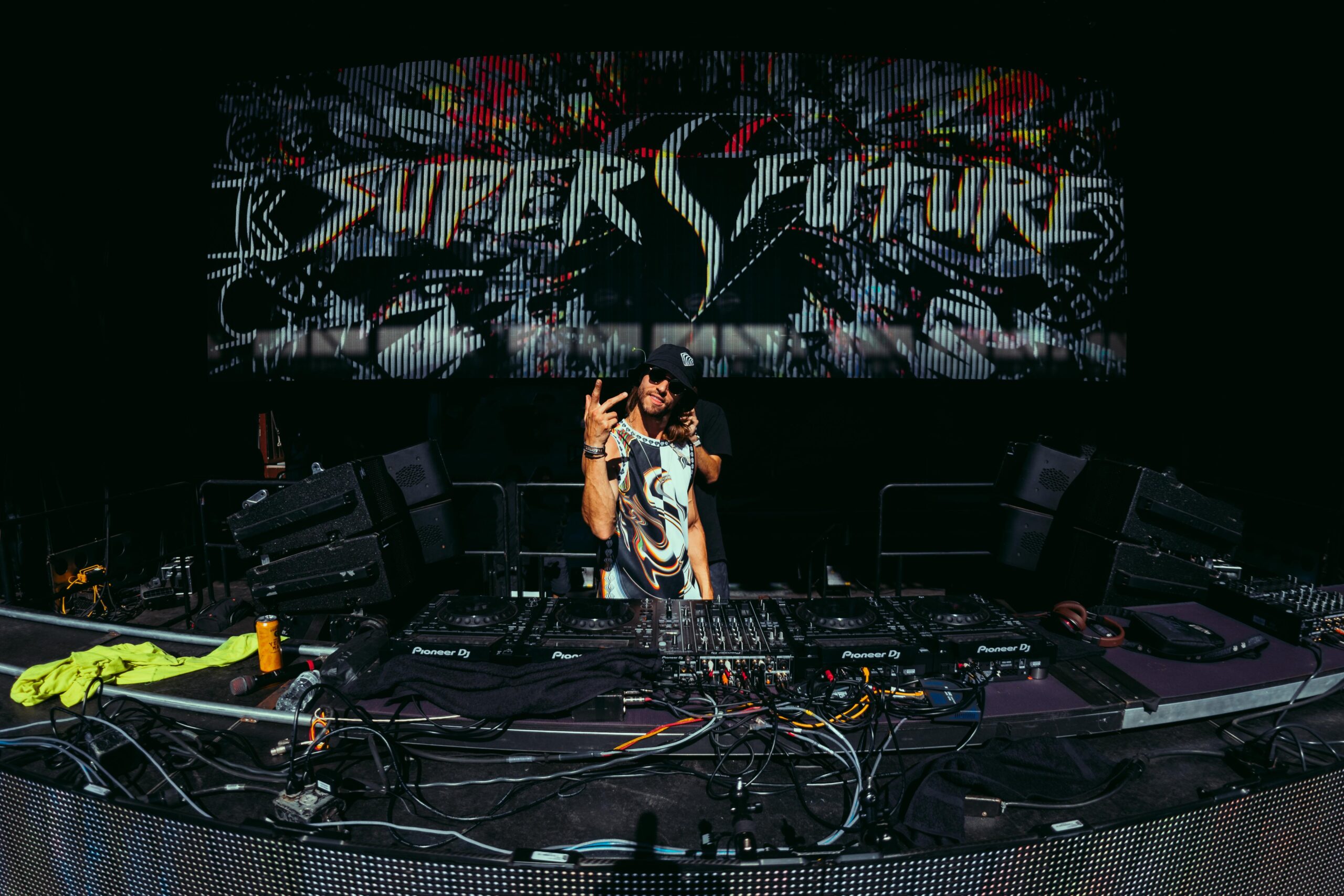 Altered Thurzdaze w/ Super Future – Augmented Duality Tour