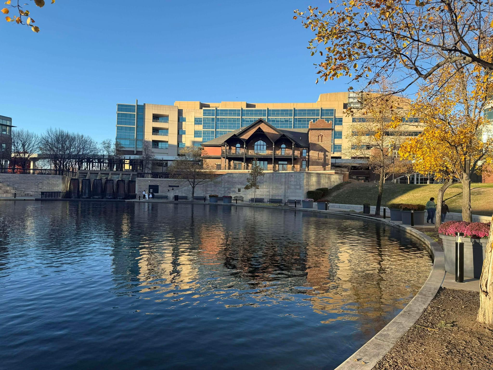 Mojo NYE on the Canal